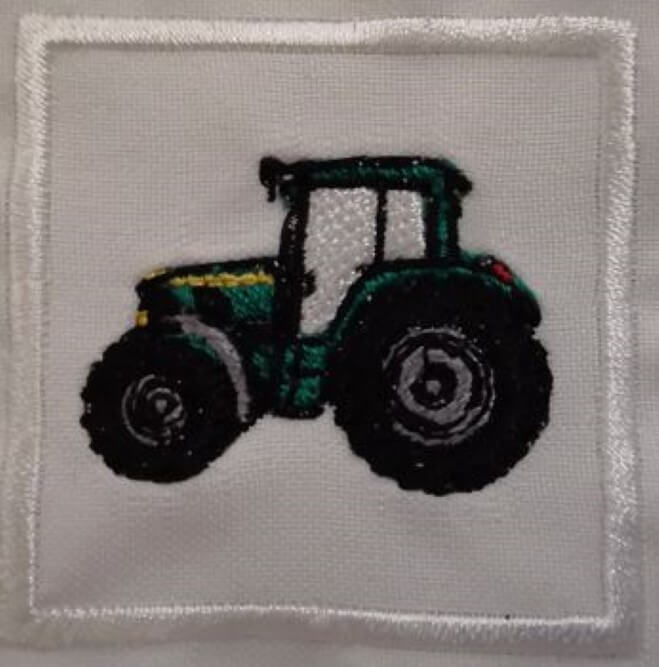 Traktor ovis jel (Felvarrható, hímzett ovis jel) 5x5 cm